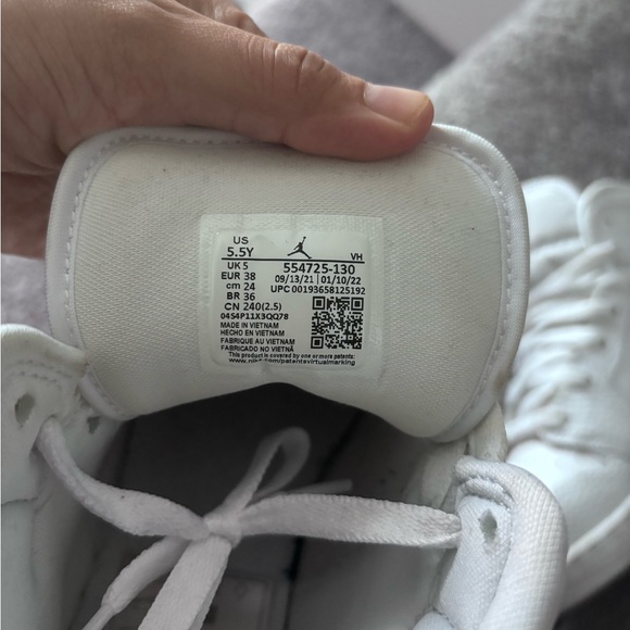 White air jordan 1 mid triple white - Picture 6 of 6